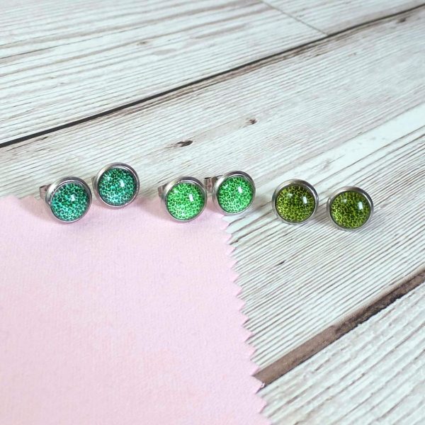 10mm Sea Emerald Leaf Green studs on wooden background