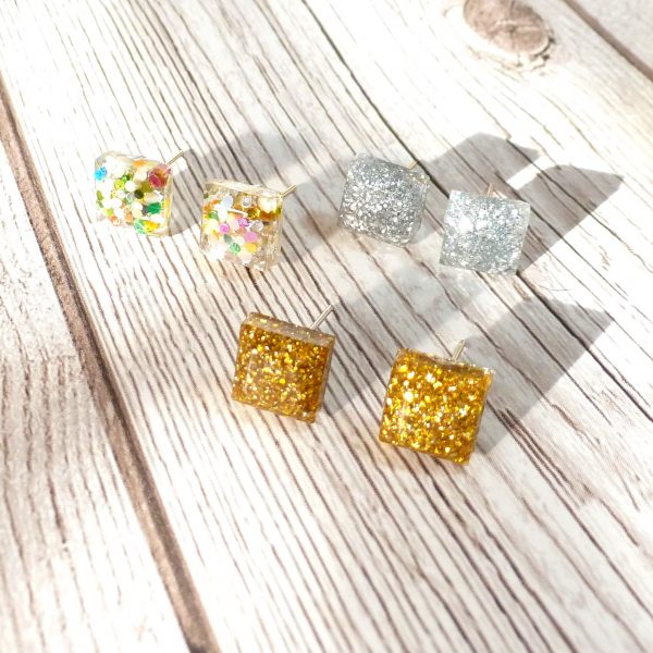 golds small square studs